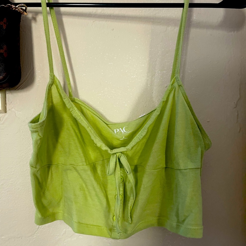 cute green pacsun croptop in soze medium🤍!